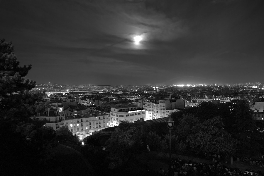 La lune sur Paris