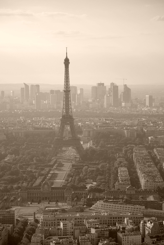 La Tour Eiffel brumeuse
