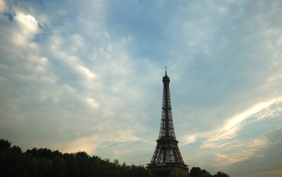 La Tour Eiffel dans les nuages