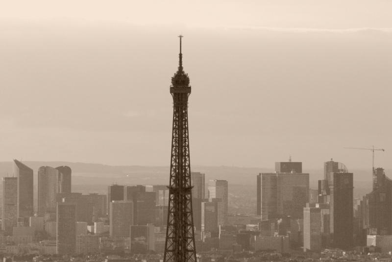 La Tour Eiffel et les gratte-ciels de la Défense