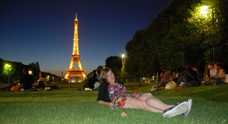 La vie de nuit à côté de la Tour Eiffel