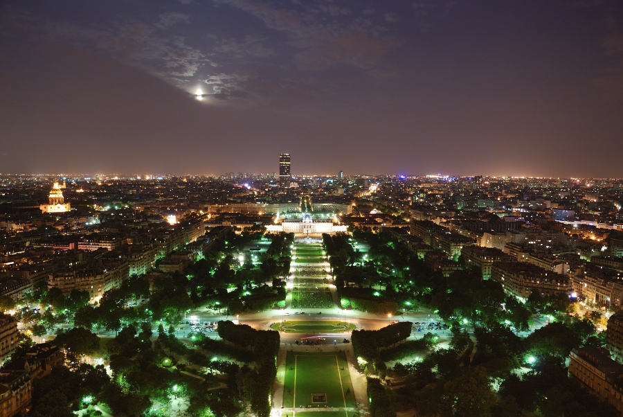 Parc du Champs de Mars sous clair de lune